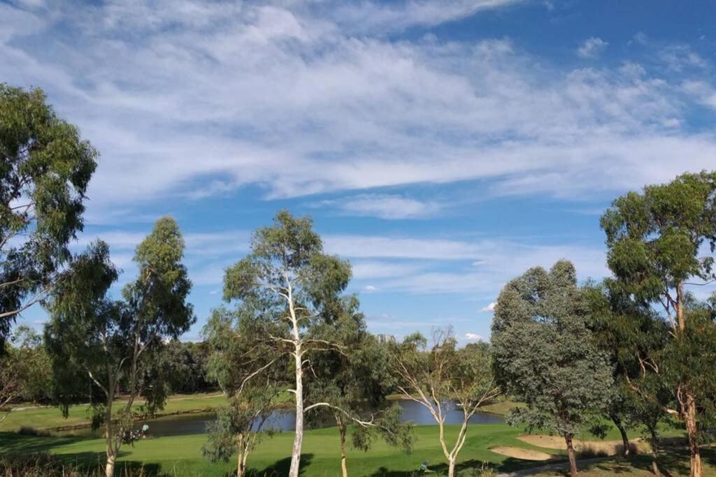 Sweet Holiday Home By The Golf Course Canberra Exterior photo